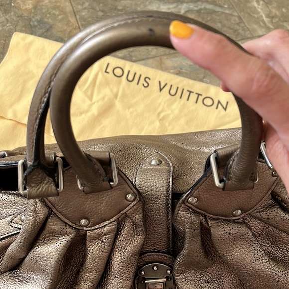 Louis Vuitton Mahina Hobo XL Metallic Mordore - Picture 15 of 16